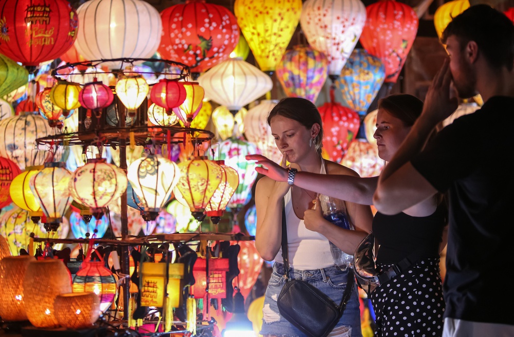 Khách Tây trở lại Hội An sau thời gian dài vắng bóng: Nơi đây vẫn luôn như vậy, rất đẹp và quyến rũ - Ảnh 13. Khách Tây trở lại Hội An sau thời gian dài vắng bóng: Nơi đây vẫn luôn như vậy, rất đẹp và quyến rũ - Ảnh 13.
