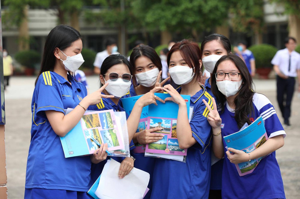  Chùm ảnh nhìn thấy vui lây: Sĩ tử tạo dáng đủ kiểu, thi xong rồi cả nhà ơi!  - Ảnh 16.