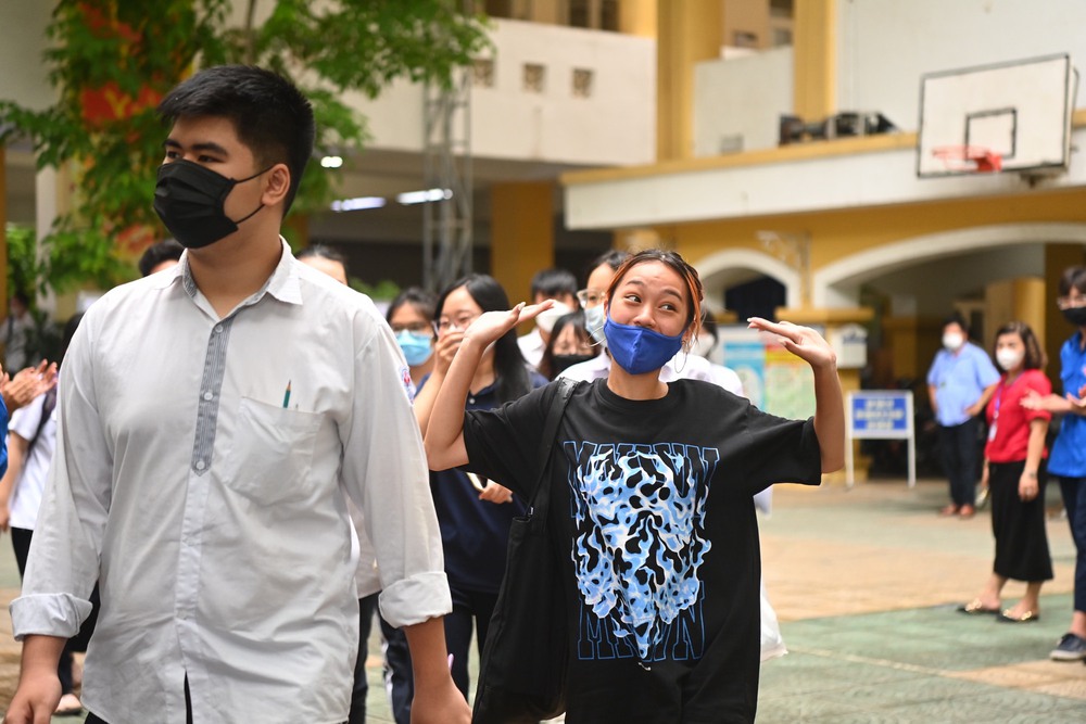  Chùm ảnh nhìn thấy vui lây: Sĩ tử tạo dáng đủ kiểu, thi xong rồi cả nhà ơi!  - Ảnh 19.