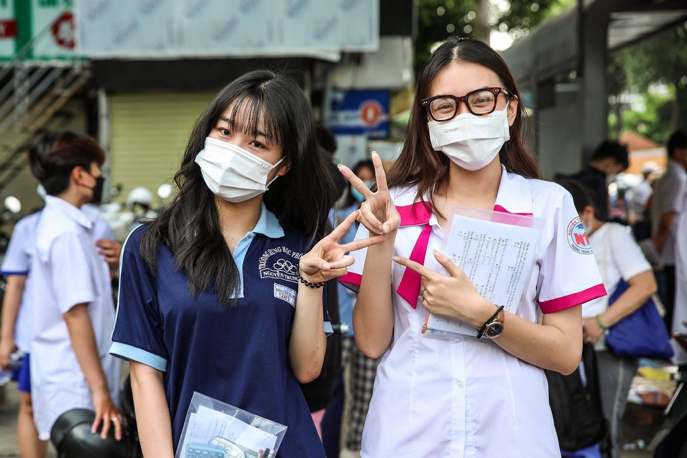  Chùm ảnh nhìn thấy vui lây: Sĩ tử tạo dáng đủ kiểu, thi xong rồi cả nhà ơi!  - Ảnh 17.