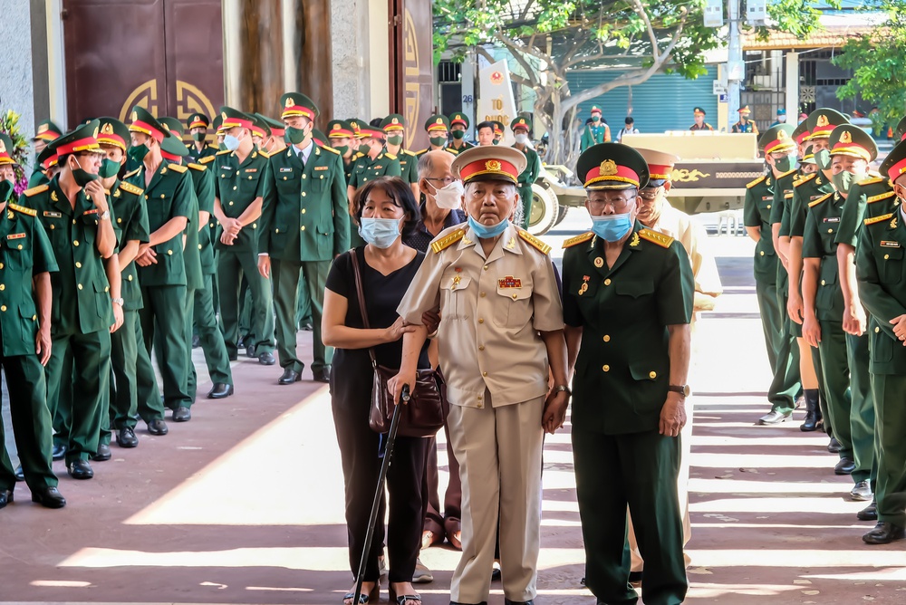 Chùm ảnh: Lễ truy điệu và an táng Anh hùng Lực lượng vũ trang nhân dân Kostas Sarantidis - Nguyễn Văn Lập - Ảnh 4. Chùm ảnh: Lễ truy điệu và an táng Anh hùng Lực lượng vũ trang nhân dân Kostas Sarantidis - Nguyễn Văn Lập - Ảnh 4.