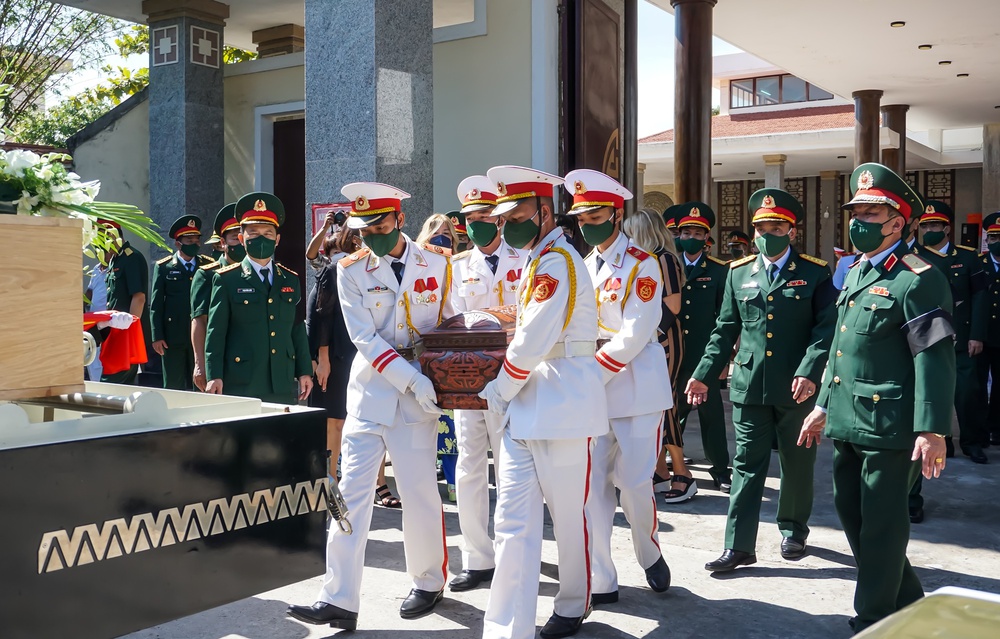 Chùm ảnh: Lễ truy điệu và an táng Anh hùng Lực lượng vũ trang nhân dân Kostas Sarantidis - Nguyễn Văn Lập - Ảnh 10. Chùm ảnh: Lễ truy điệu và an táng Anh hùng Lực lượng vũ trang nhân dân Kostas Sarantidis - Nguyễn Văn Lập - Ảnh 10.