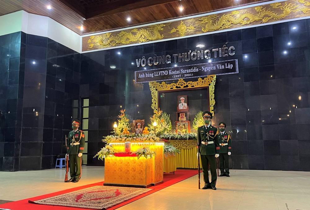 Chùm ảnh: Lễ truy điệu và an táng Anh hùng Lực lượng vũ trang nhân dân Kostas Sarantidis - Nguyễn Văn Lập - Ảnh 5. Chùm ảnh: Lễ truy điệu và an táng Anh hùng Lực lượng vũ trang nhân dân Kostas Sarantidis - Nguyễn Văn Lập - Ảnh 5.