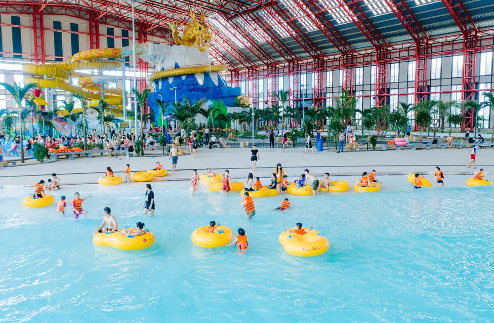 Bức tranh toàn cảnh một Đà Nẵng hồi sinh mạnh mẽ sau đại dịch: Sân bay, đường phố cho đến bãi biển đều đông kín người - Ảnh 14. Bức tranh toàn cảnh một Đà Nẵng hồi sinh mạnh mẽ sau đại dịch: Sân bay, đường phố cho đến bãi biển đều đông kín người - Ảnh 14.
