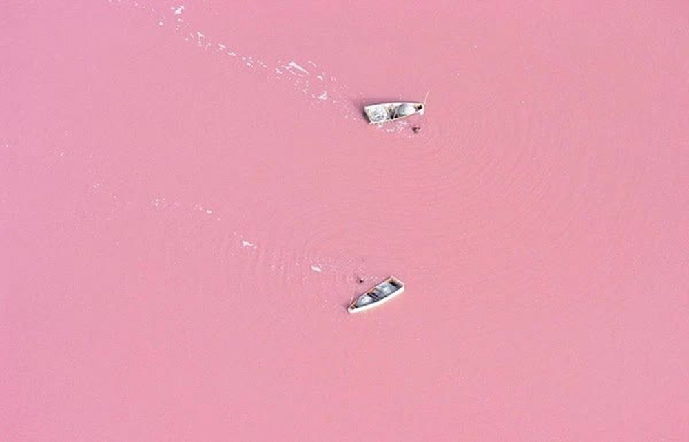 Chiêm ngưỡng 4 hồ nước màu hồng tuyệt đẹp hiếm có trên thế giới, để thấy hóa ra thiên nhiên cũng có trái tim lãng mạn - Ảnh 1.