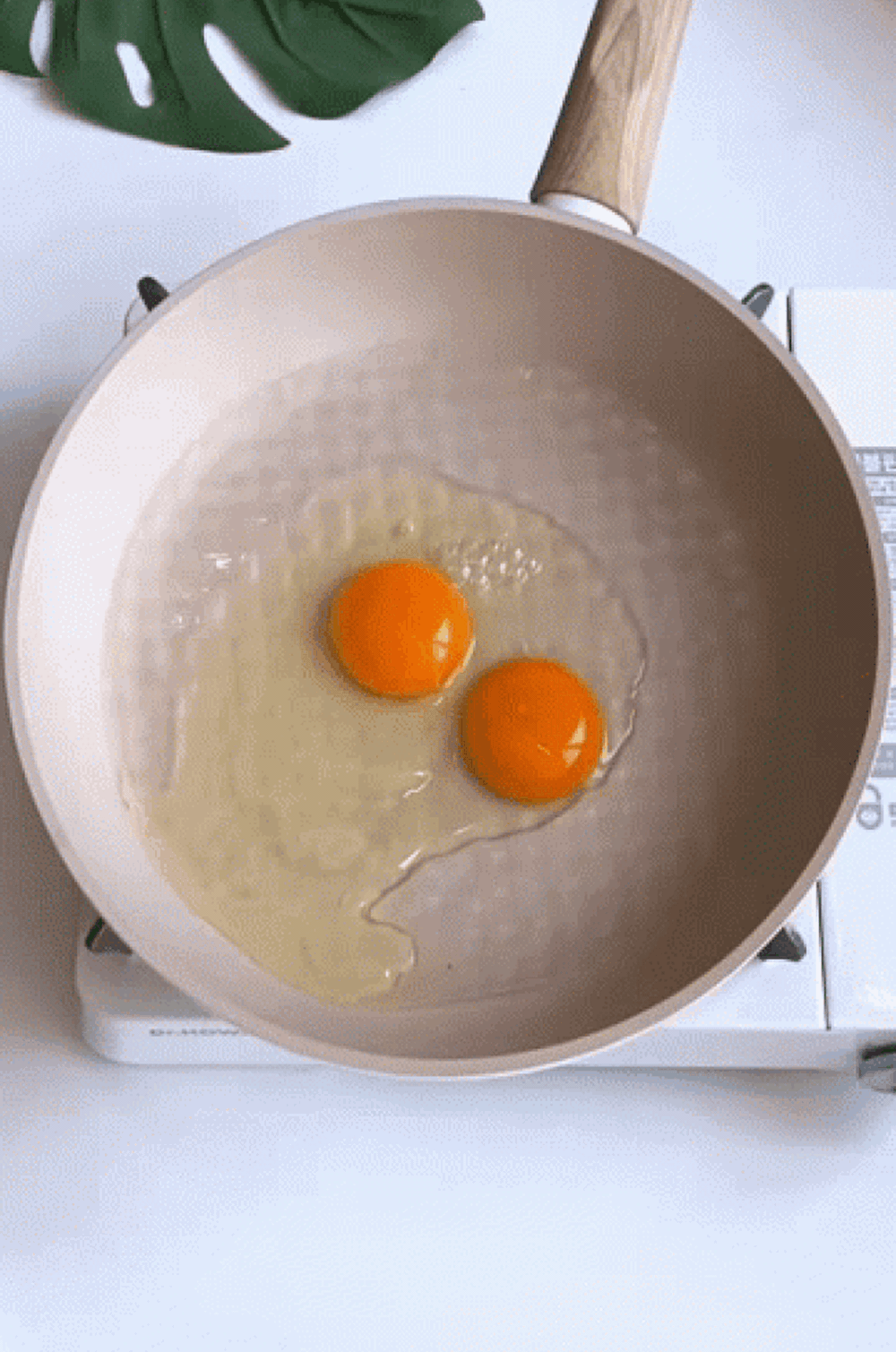 Bánh tráng nướng Việt Nam được lòng hội ăn vặt ở Thái Lan, có hẳn quầy bán hoành tráng - Ảnh 14.