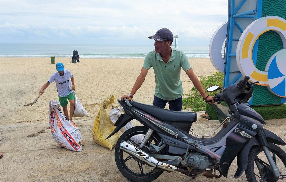 Ảnh: Người dân miền Trung hối hả kéo thuyền, chằng chống nhà cửa chạy bão Noru - Ảnh 13.