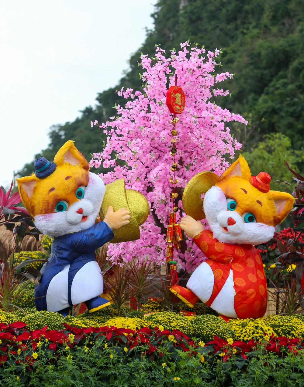 Lộ diện đàn linh vật mèo đủ biểu cảm tại đường hoa Xuân Đà Nẵng - Ảnh 9.