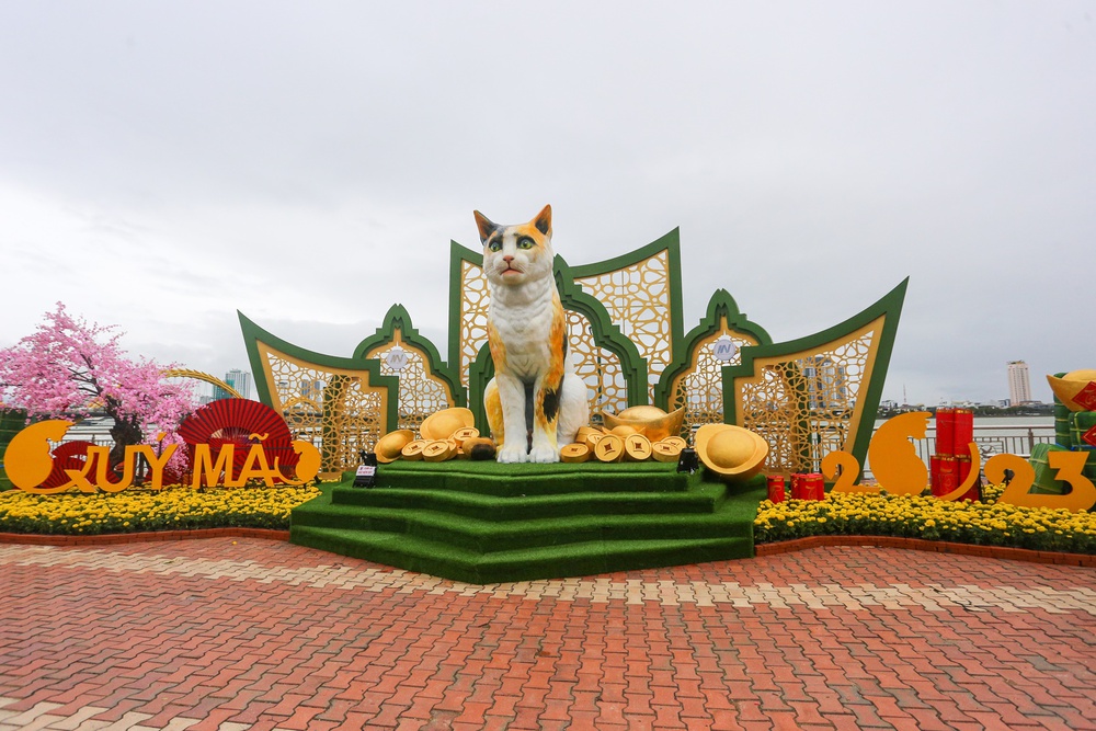 Lộ diện đàn linh vật mèo đủ biểu cảm tại đường hoa Xuân Đà Nẵng - Ảnh 5.