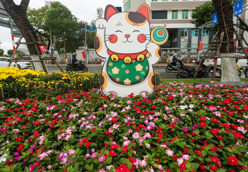 Lộ diện đàn linh vật mèo đủ biểu cảm tại đường hoa Xuân Đà Nẵng - Ảnh 16.