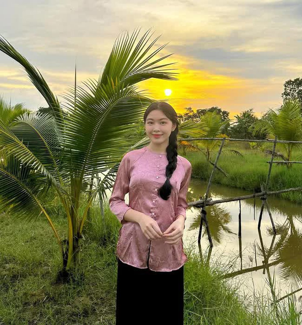  Ái nữ nhà MC Quyền Linh mặc áo bà ba, khoe nhan sắc đẹp không tì vết - Ảnh 1.