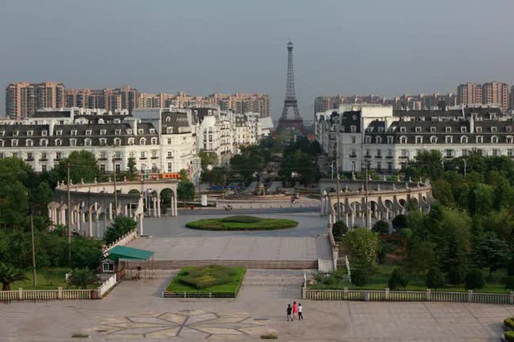9 phiên bản nhái các thành phố nổi tiếng thế giới ở Trung Quốc: Từ Paris hoa lệ đến Venice mộng mơ đều được xây kỳ công với tỉ lệ 1:1 - Ảnh 8.