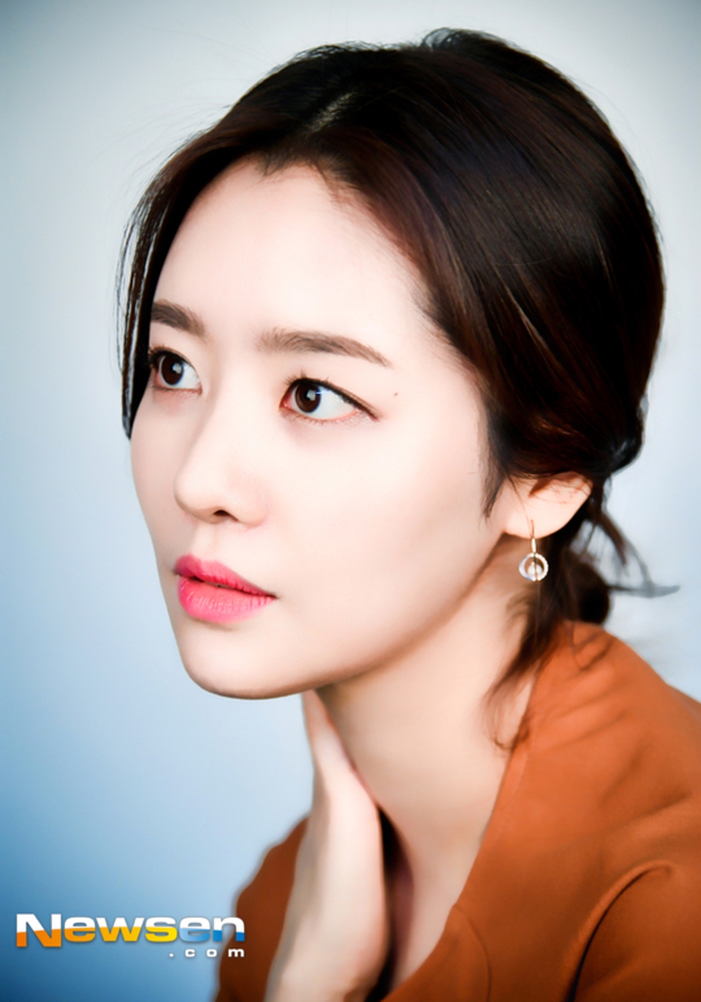  Ác nữ ngực khủng bắt nạt Song Hye Kyo: Đóa hoa nở muộn nóng bỏng, còn tốt nghiệp trường đại học danh tiếng thế giới - Ảnh 5.