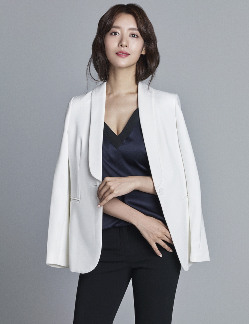  Ác nữ ngực khủng bắt nạt Song Hye Kyo: Đóa hoa nở muộn nóng bỏng, còn tốt nghiệp trường đại học danh tiếng thế giới - Ảnh 4.