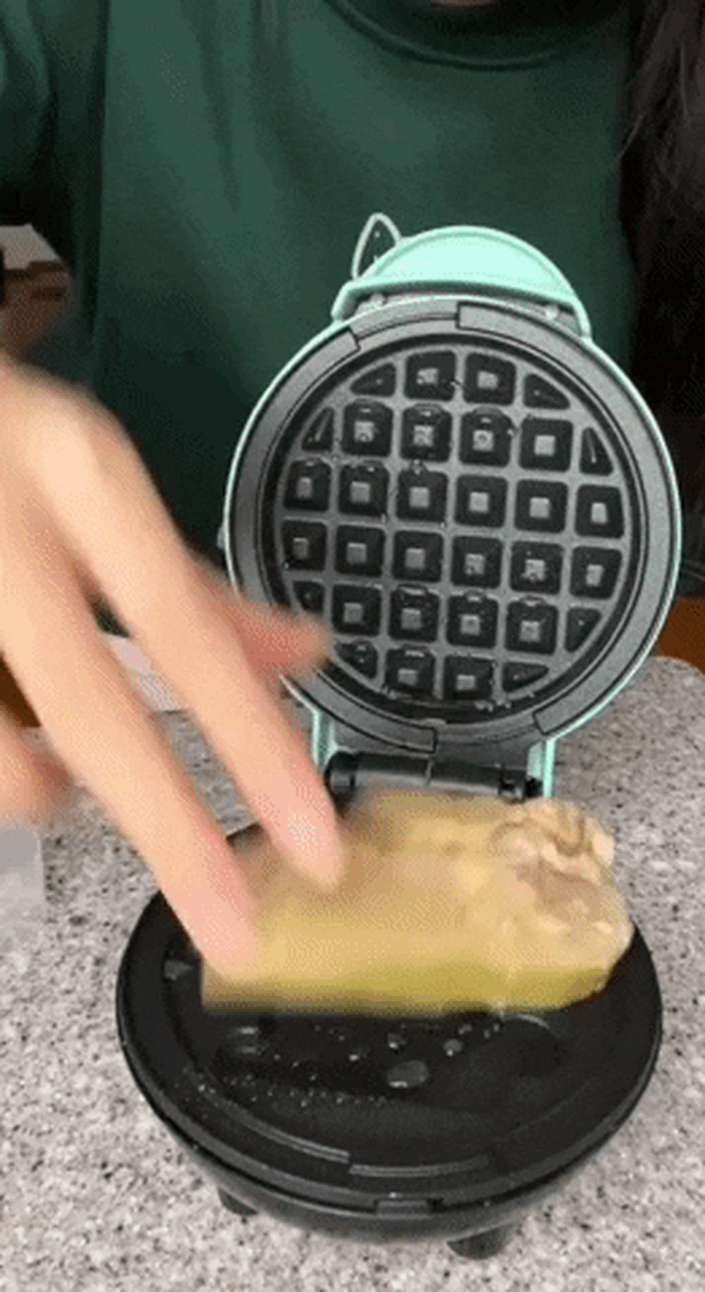 Cũng là giải cứu bánh chưng thừa sau Tết nhưng tiểu thư YouTuber Jenny Huỳnh làm thì nó lạ lắm - Ảnh 2. Cũng là giải cứu bánh chưng thừa sau Tết nhưng tiểu thư YouTuber Jenny Huỳnh làm thì nó lạ lắm - Ảnh 2.