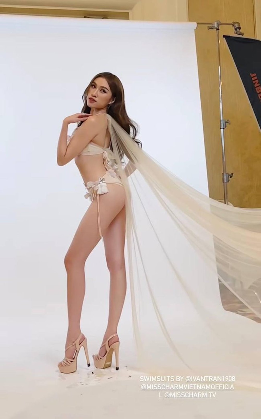 Thanh Thanh Huyền gợi cảm khi diện bikini, khoe 1 đặc điểm gây sốt giống với Hoa hậu Đỗ Hà - Ảnh 4.