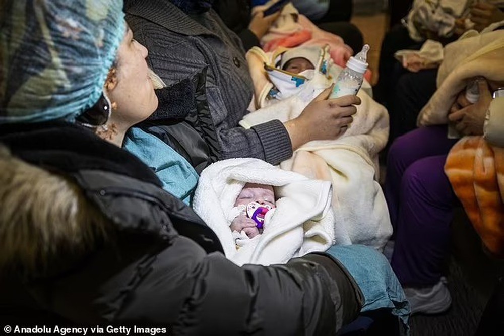 Động đất Thổ Nhĩ Kỳ: 16 bé sơ sinh bơ vơ được đưa đến thủ đô bằng chuyên cơ của Tổng thống Erdogan - Ảnh 9.