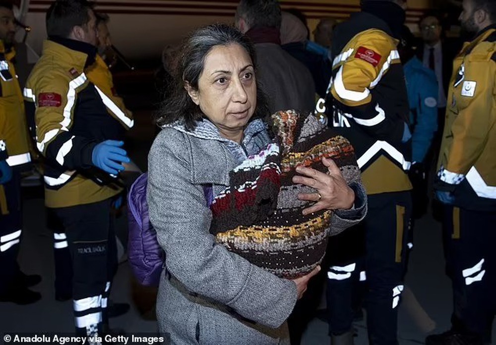 Động đất Thổ Nhĩ Kỳ: 16 bé sơ sinh bơ vơ được đưa đến thủ đô bằng chuyên cơ của Tổng thống Erdogan - Ảnh 8.
