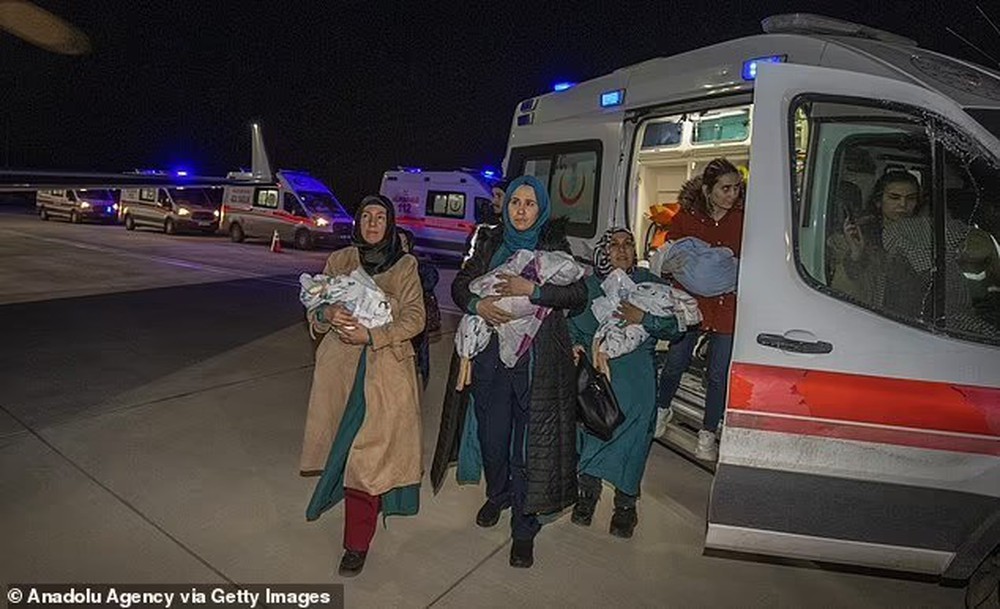 Động đất Thổ Nhĩ Kỳ: 16 bé sơ sinh bơ vơ được đưa đến thủ đô bằng chuyên cơ của Tổng thống Erdogan - Ảnh 7.