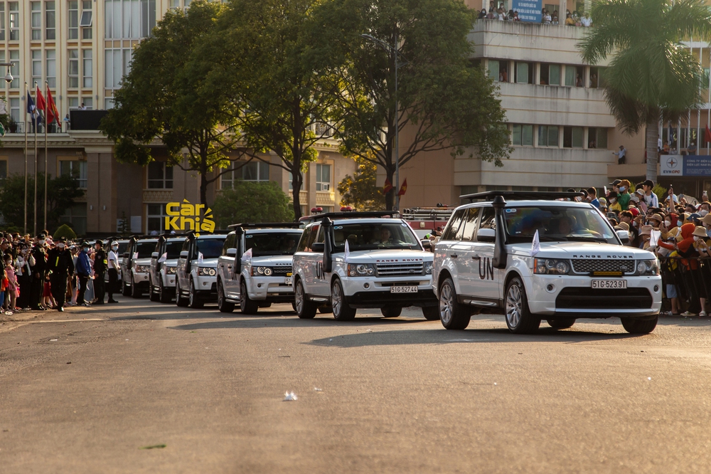 Ông Đặng Lê Nguyên Vũ mang dàn SUV độ khủng đến lễ hội cà phê lớn nhất Việt Nam: G 63 và LX 570 làm nền cho 10 chiếc Range Rover - Ảnh 3.