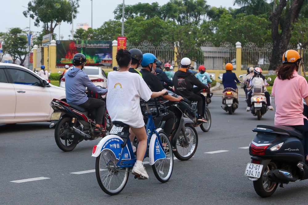 Du khách và giới trẻ thích thú với xe đạp công cộng giá chỉ 5k lần đầu xuất hiện ở Đà Nẵng - Ảnh 14.