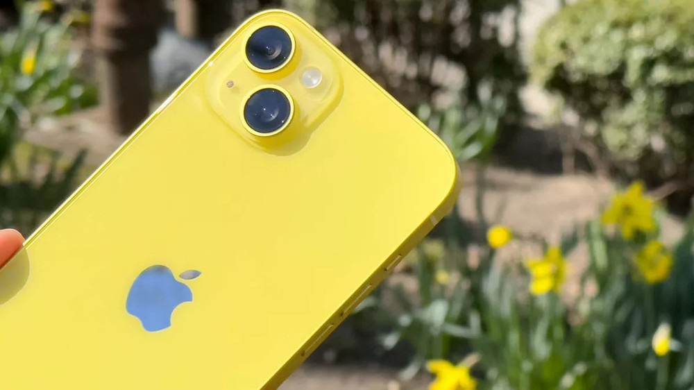 Trên tay mẫu iPhone 14 màu vàng rực rỡ mà Apple vừa cho ra mắt: Cực kỳ rực rỡ, tươi mới! - Ảnh 2.