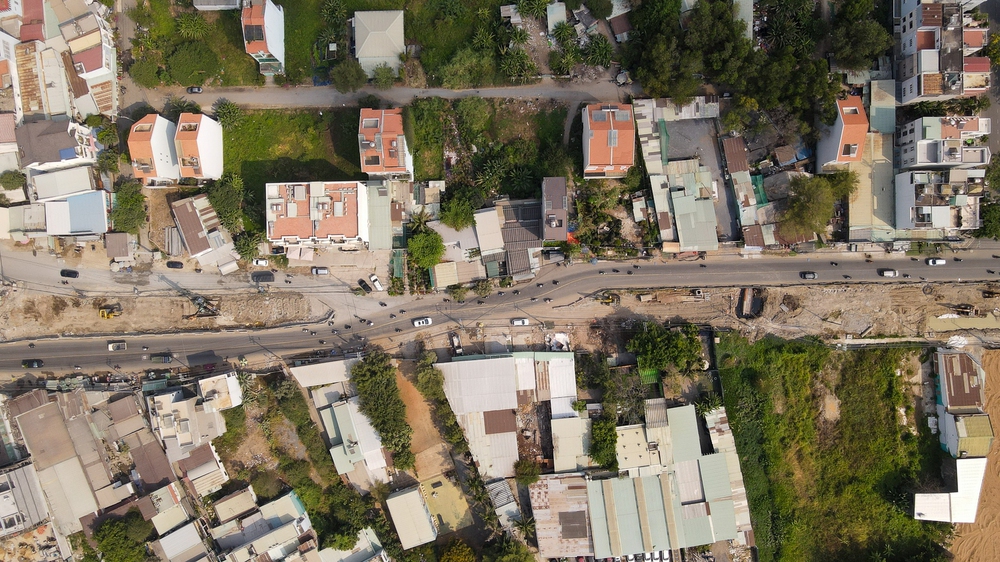 Hiện trạng 2,5km đường hơn 800 tỉ được người dân mong chờ suốt nhiều năm ở TP.HCM - Ảnh 1.