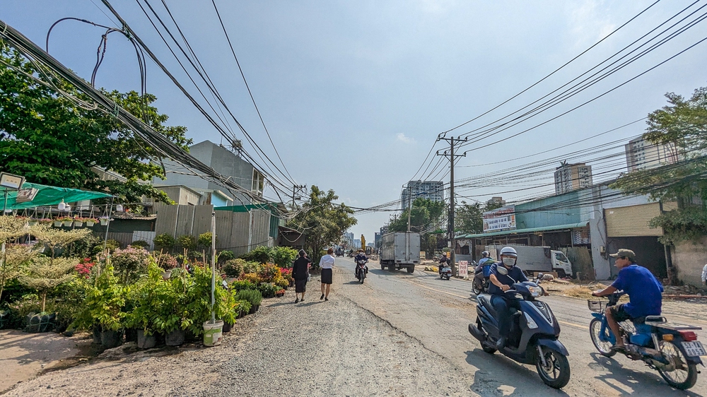 Hiện trạng 2,5km đường hơn 800 tỉ được người dân mong chờ suốt nhiều năm ở TP.HCM - Ảnh 10.