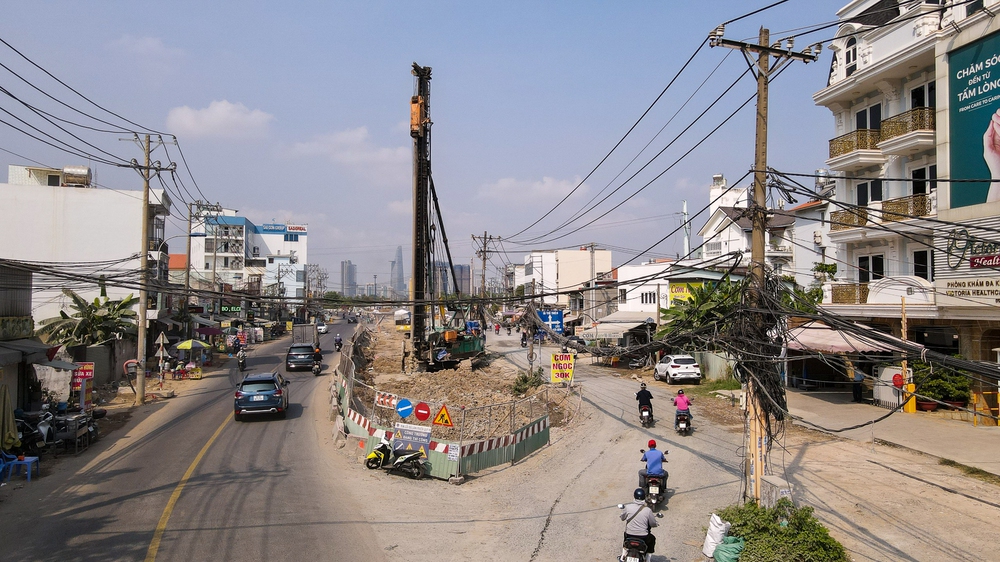 Hiện trạng 2,5km đường hơn 800 tỉ được người dân mong chờ suốt nhiều năm ở TP.HCM - Ảnh 7.