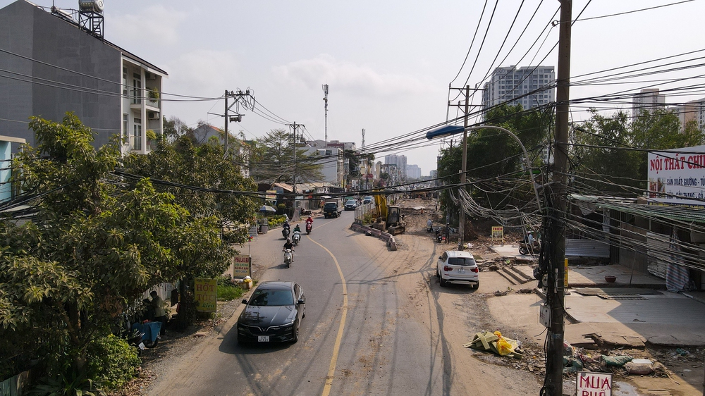 Hiện trạng 2,5km đường hơn 800 tỉ được người dân mong chờ suốt nhiều năm ở TP.HCM - Ảnh 6.