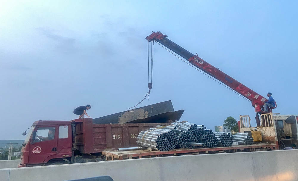 Diện mạo cao tốc nối TP.HCM với Phan Thiết hơn 2 giờ di chuyển trước ngày thông xe - Ảnh 5. Diện mạo cao tốc nối TP.HCM với Phan Thiết hơn 2 giờ di chuyển trước ngày thông xe - Ảnh 5.