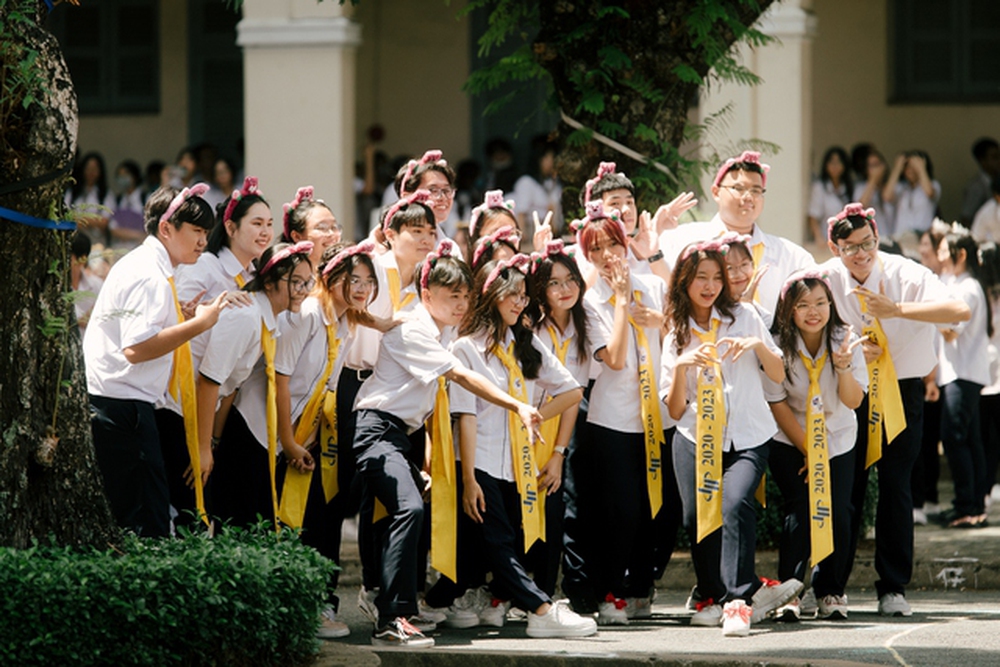 Ngày ra trường của học sinh chuyên Lê Hồng Phong luôn hạnh phúc: Quậy hết mình nhưng khóc cũng hết nước mắt! - Ảnh 7.