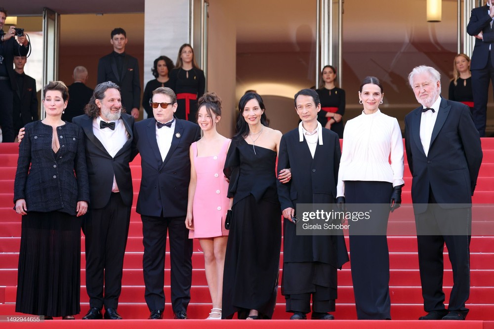 Thảm đỏ Cannes 2023 ngày 9: Song Joong Ki giữ khoảng cách bên mỹ nhân, Heidi Klum và dàn thiên thần đại náo sự kiện - Ảnh 25.