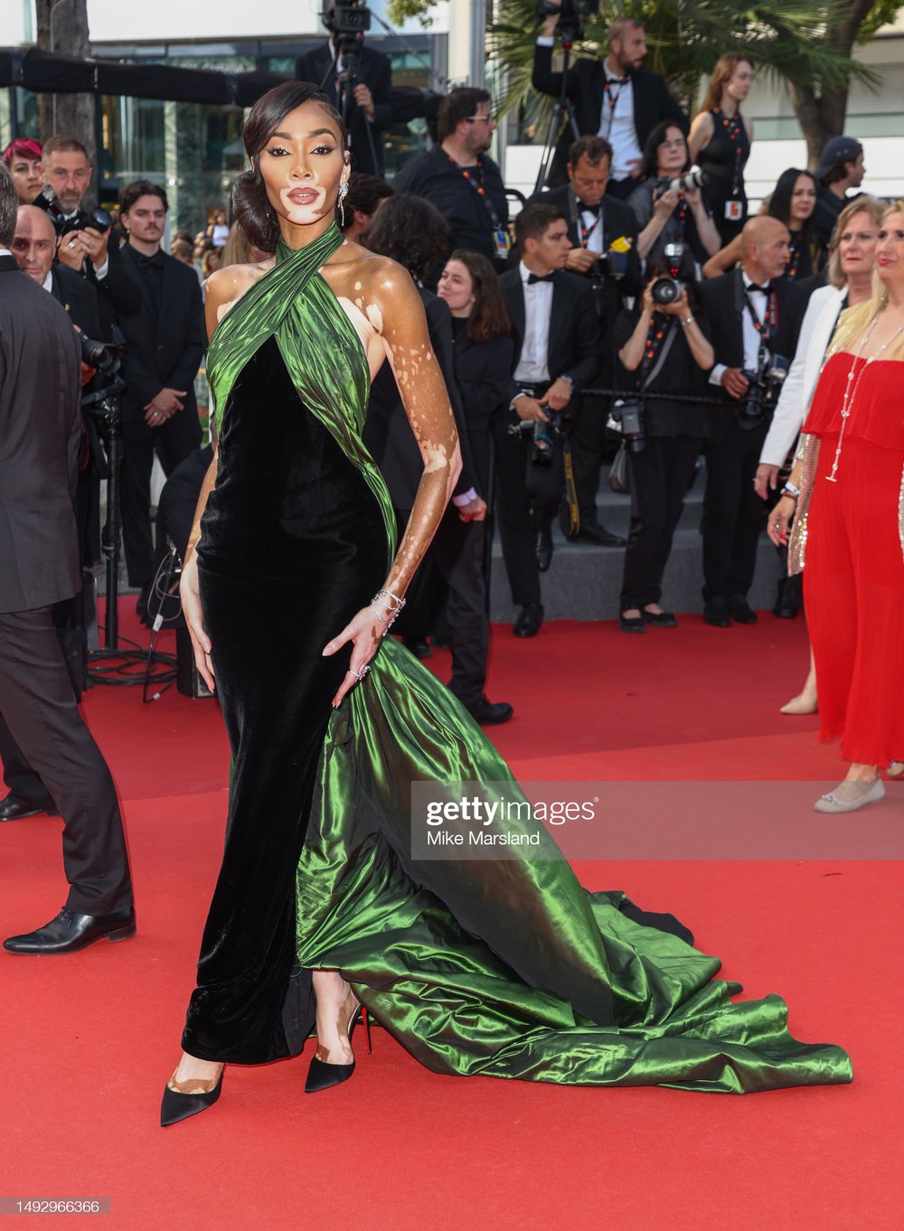 Thảm đỏ Cannes 2023 ngày 9: Song Joong Ki giữ khoảng cách bên mỹ nhân, Heidi Klum và dàn thiên thần đại náo sự kiện - Ảnh 18.
