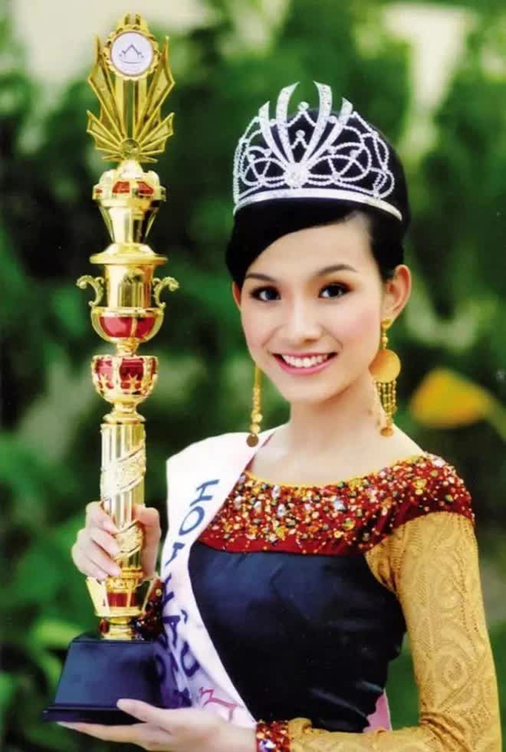 Hoa hậu đầu tiên giúp Việt Nam vào top Miss Universe, hiện tại ra sao sau thời gian dài lui về hậu trường? - Ảnh 1.