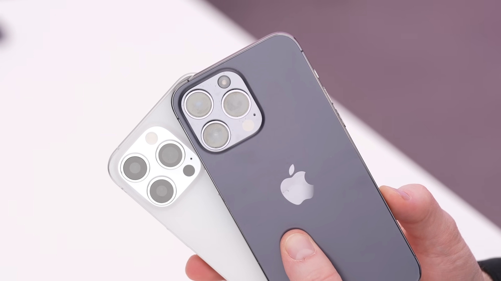 iPhone 15 Ultra đẹp mê đắm trong video thực tế đầu tiên: Màn hình mỏng nhất thế giới, cổng sạc và nút bấm có nâng cấp lịch sử! - Ảnh 3.