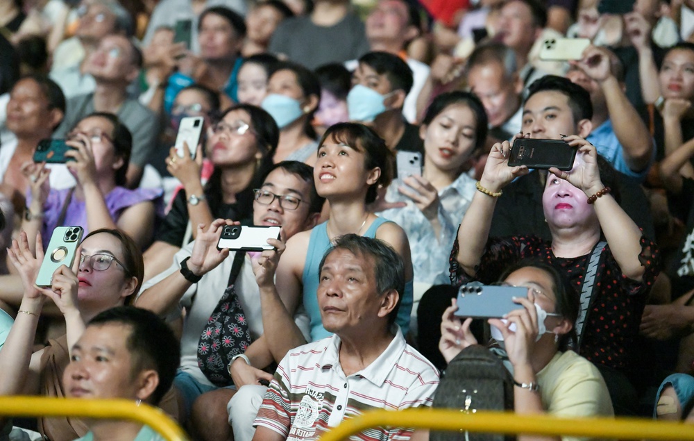 Canada và Pháp tạo nên màn trình diễn pháo hoa cực ấn tượng trên bầu trời Đà Nẵng