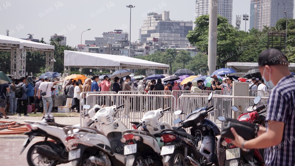 SVĐ Mỹ Đình chật kín người: BLACKPINK 'hốt bạc' và thu hút sự quan tâm của fan quốc tế