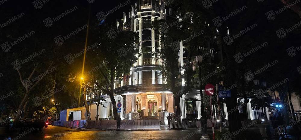 BLACKPINK trở về khách sạn từ chuyến bay: Ngỡ ngàng với sự bảo vệ chặt chẽ, Jennie và Lisa lộ diện ngay lập tức!