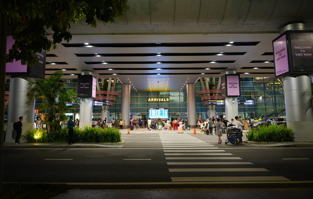 Nhà ga Quốc tế Đà Nẵng gây bất ngờ khi phủ hồng đen hưởng ứng không khí đón BLACKPINK - Ảnh 19.
