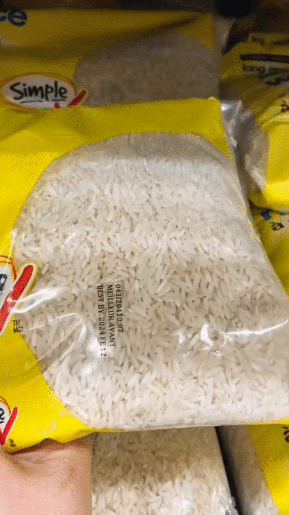 Người phụ nữ Việt ở Canada kể chuyện đi mua gạo nấu cơm, xem giá mỗi túi khẳng định đúng đại gia mới được ăn  - Ảnh 4.