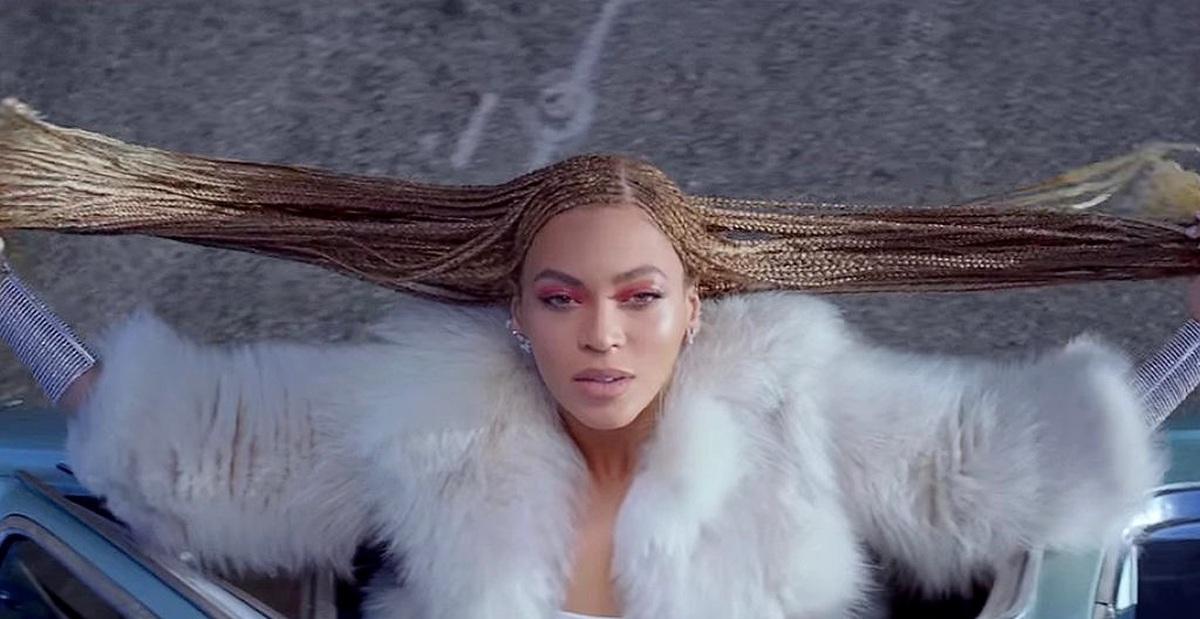 Beyoncé tung MV không báo trước khiến fan ngỡ ngàng
