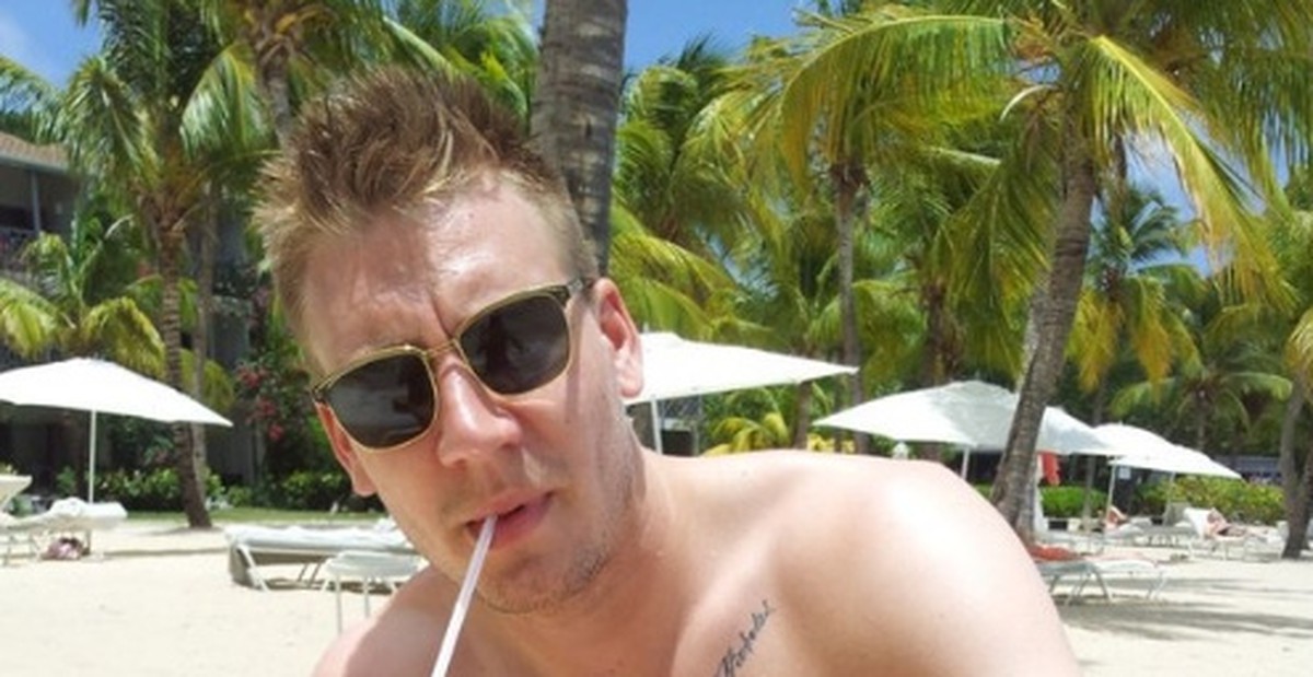 Lord Bendtner bị Wolfsburg tống cổ ra đường