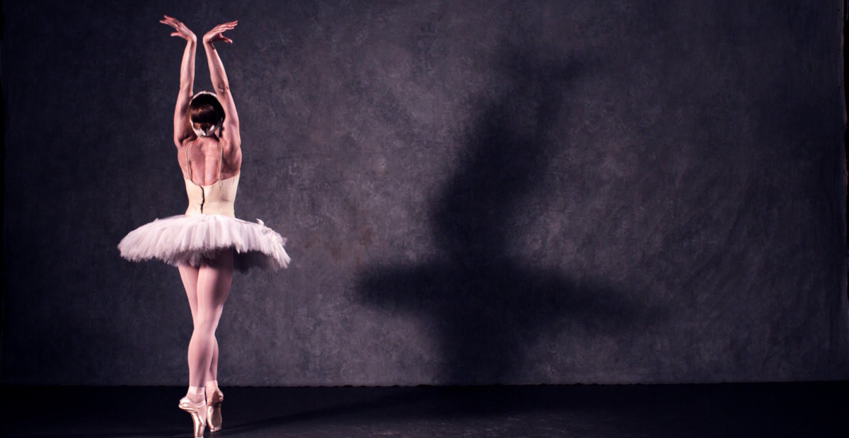 Bí mật đằng sau khả năng xoay liên tục 32 vòng của nghệ sĩ múa ballet