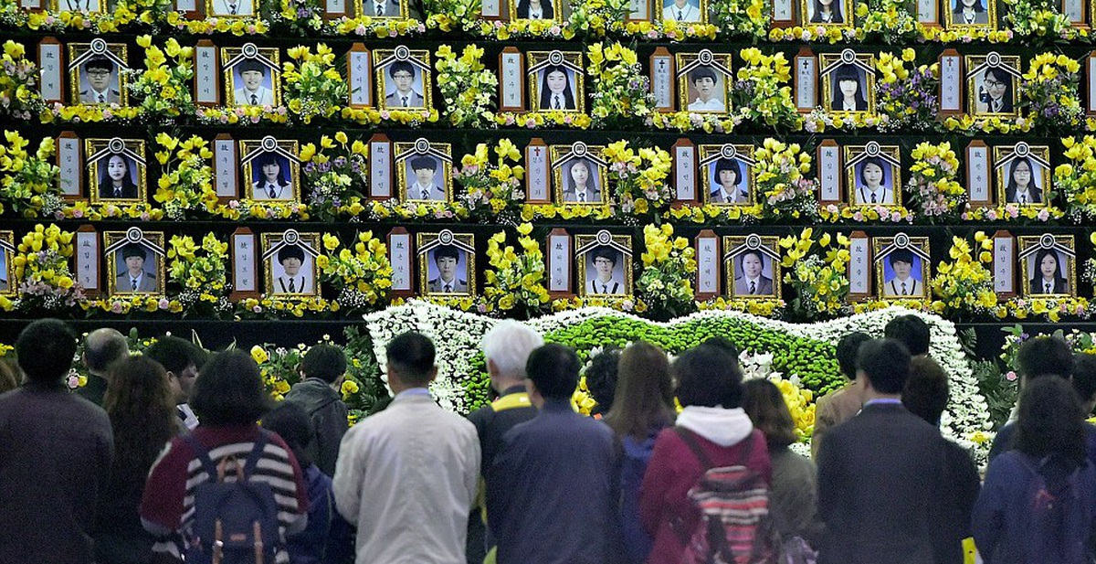 Hình ảnh thảm kịch chìm phà Sewol khiến người xem ám ảnh