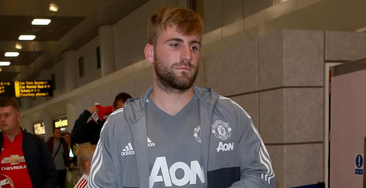 Luke Shaw buồn bã trở về Anh cùng dàn sao Man Utd