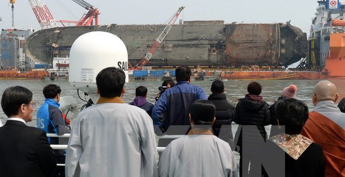 Hàn Quốc: Phát hiện xương nghi là của người bên trong phà Sewol