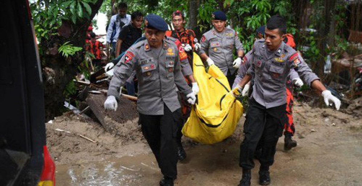 Sóng thần Indonesia: Bàng hoàng trước con số thương vong lên tới hơn 1.800 người