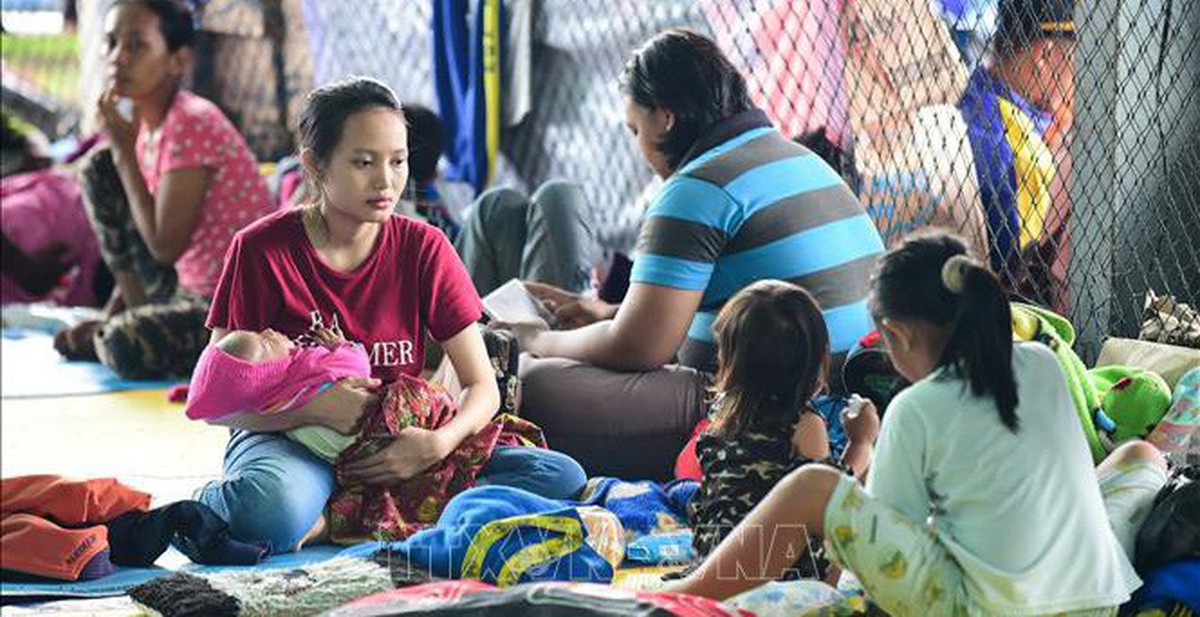 Indonesia: Nạn nhân thảm họa không dám rời trại trú ẩn vì sợ sóng thần tái diễn