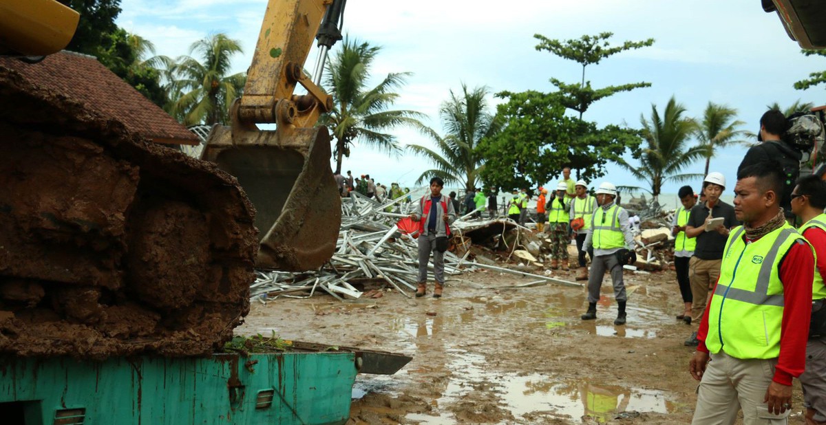Hàng trăm ngôi nhà vùng ảnh hưởng sóng thần ở Indonesia lại bị chìm trong nước lũ